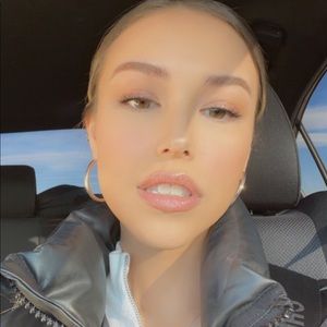 Meet your Posher, Alexandra